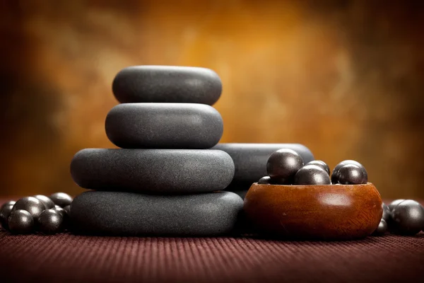 Оздоровчий масаж камінням — стокове фото