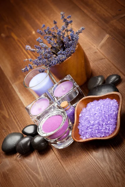 Spa e bem-estar - aromaterapia lavanda — Fotografia de Stock