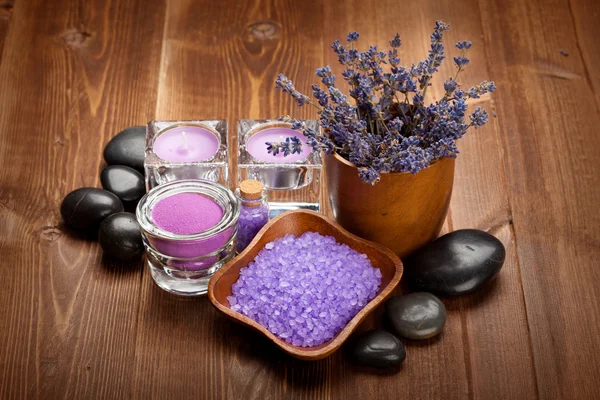 Spa y bienestar - minerales de aromaterapia y piedras calientes — Foto de Stock