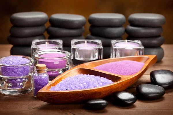 Spa och wellness - aromaterapi mineraler och varma stenar — Stockfoto