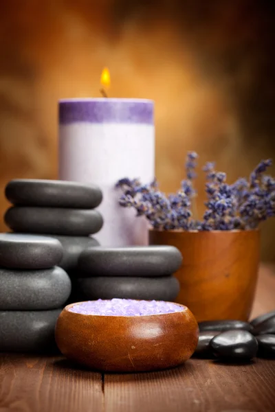 Spa-behandling - lavendel spa och aromaterapi — Stockfoto