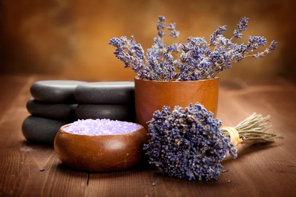 Lázeňské léčby - levandulový aromaterapie — Stock fotografie