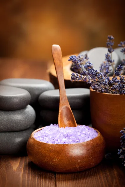 Lavender bath salt for beauty treatment — Stock Photo, Image