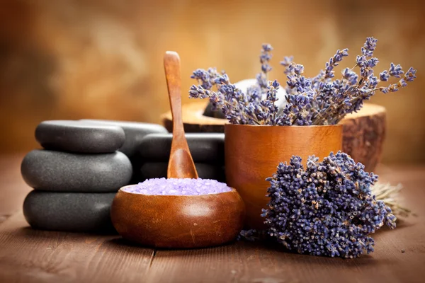 Beauty treatment - lavender spa — Stock Photo, Image