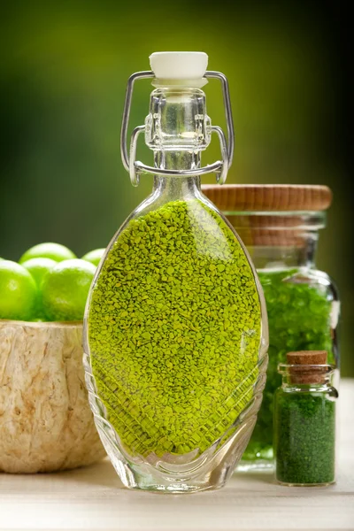 Green bath salt - aromatherapy minerals — Stock Photo, Image