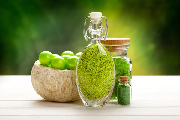 Lichaam zorg behandeling - groene mineralen voor spa en wellness — Stockfoto