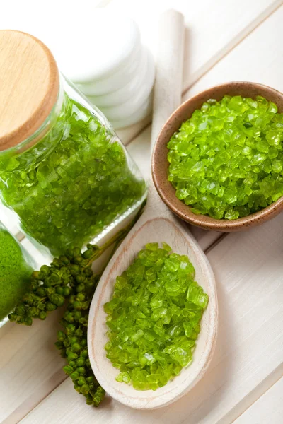 芳香疗法矿物-绿色沐浴盐 — 图库照片