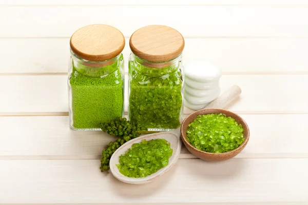 Minerais de aromaterapia - sal de banho verde — Fotografia de Stock