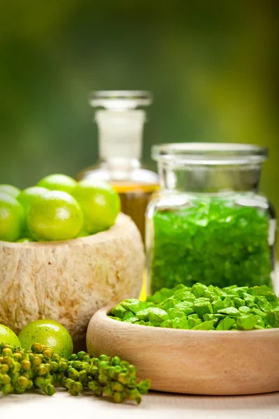 Spa essentials - groene aromatherapie — Stockfoto