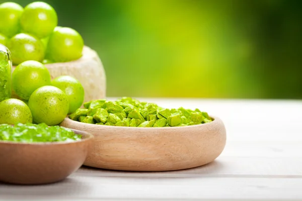 Gröna mineraler för spa och aromaterapi — Stockfoto