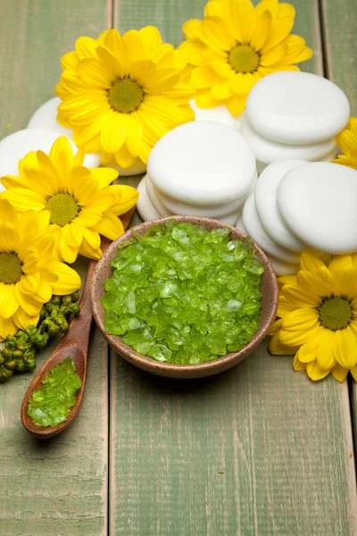 Yellow flowers and green spa minerals — Stock Photo, Image