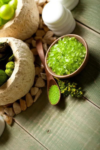 Green minerals for aromatherapy — Stock Photo, Image