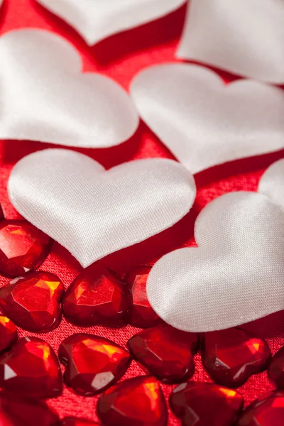 Witte en rode harten — Stockfoto
