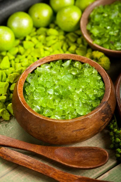 Green bath salt for aromatherapy — Stock Photo, Image