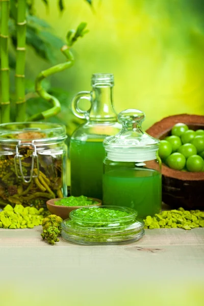 Yeşil tuz ve yağlar - Aromaterapi — Stok fotoğraf