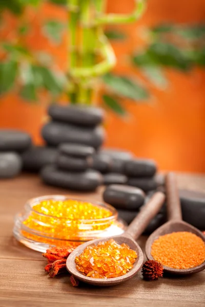Narancssárga spa - fürdő só — Stock Fotó