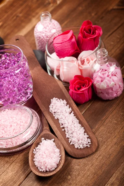 Růžový koupelová sůl pro lázně a aromaterapie — Stock fotografie