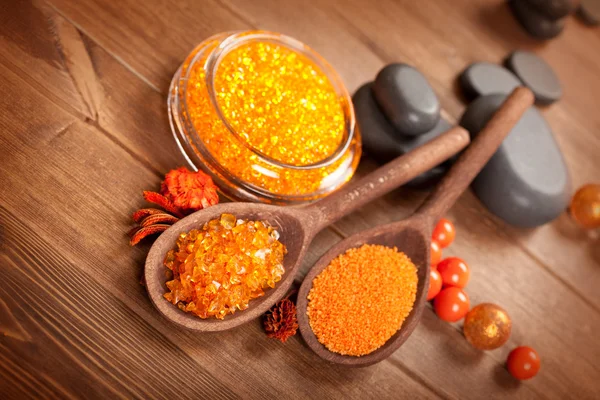 Oranžové sůl a wellness kameny — Stock fotografie