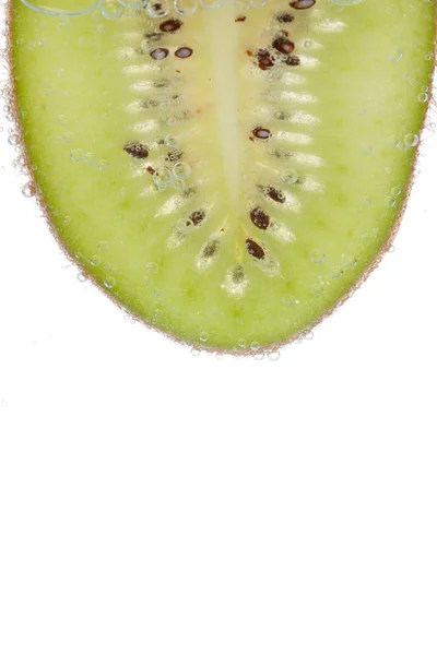 Segment av kiwi isolerad på vit — Stockfoto
