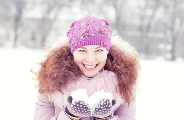Žena v zimě — Stock fotografie