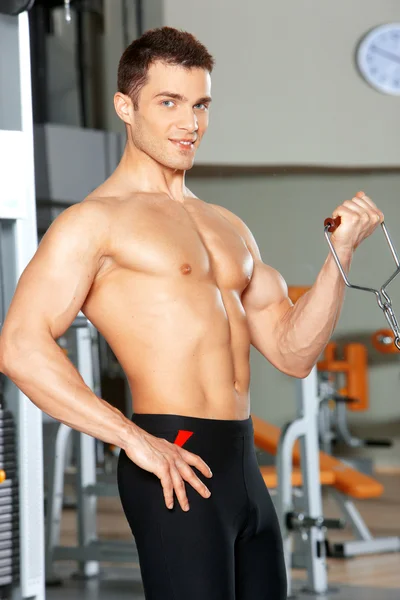 체육관에서 남자 — 스톡 사진