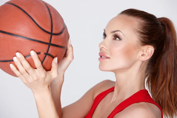 篮子球的女人 — 图库照片