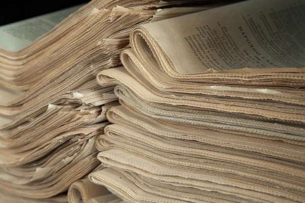 A stack of old newspapers. — Stock Photo, Image