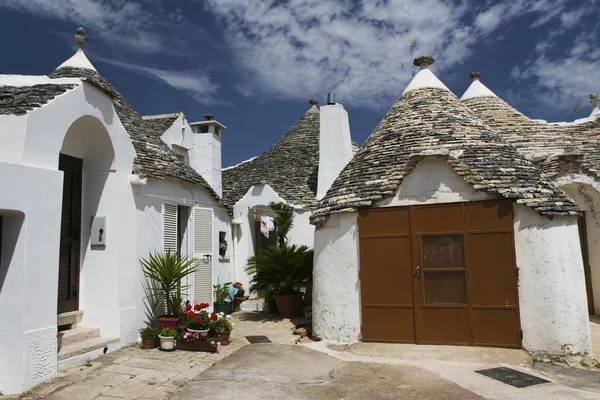Trullo (casa tradicional) en Alberobello, Puglia, Italia — Foto de Stock
