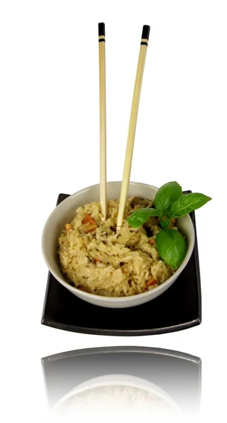 Vejetaryen tabağı ile chopsticks ve yansıma — Stok fotoğraf