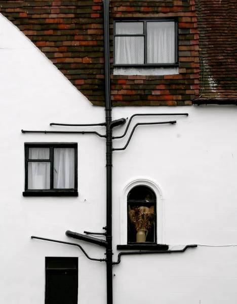 Ferestre și pereți de casă albă — Fotografie, imagine de stoc