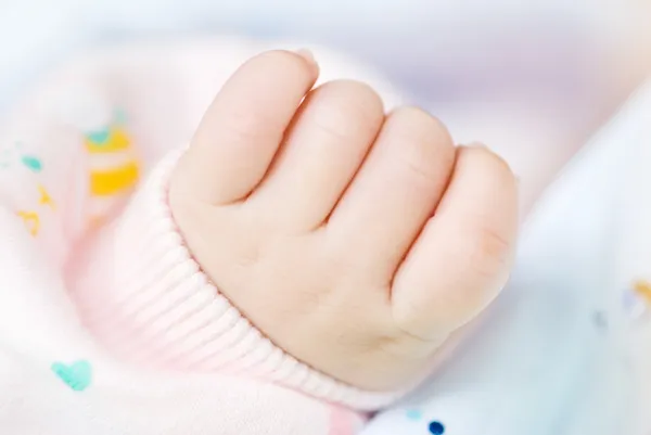 Lovely little clenched hand, infant hand. — Stock Photo, Image