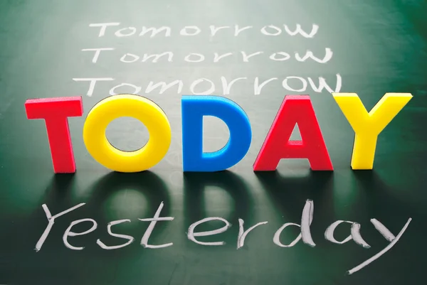 Dün, bugün ve yarın kelimelik yazı tahtası — Stok fotoğraf