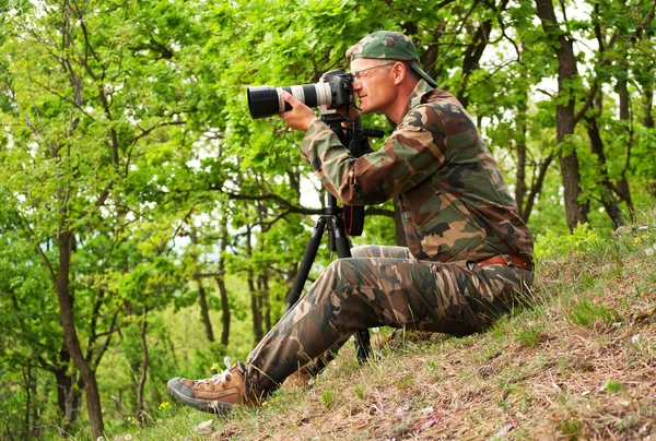 专业摄影师拍摄野生动物照片 — 图库照片