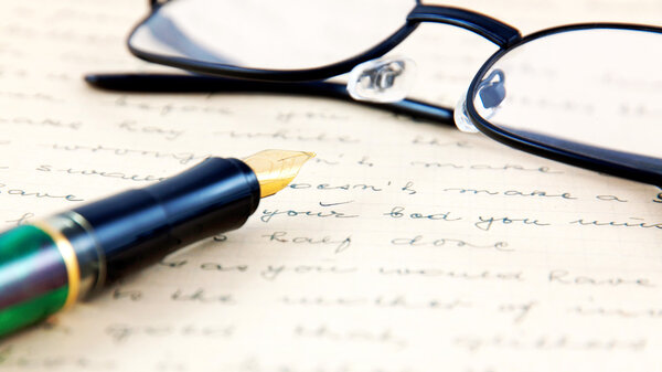 Винтажный текст и перьевая ручка
