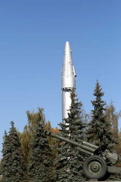Cohete y cañón —  Fotos de Stock