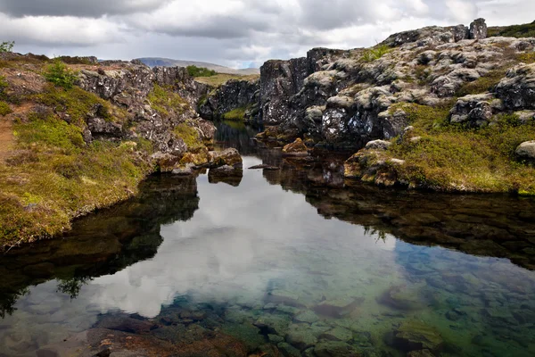 Fessura profonda nel Parco Nazionale di Thingvellir — Foto Stock