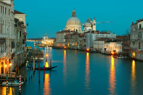 Canal Grande en salute in de schemering, Venetië — Stockfoto