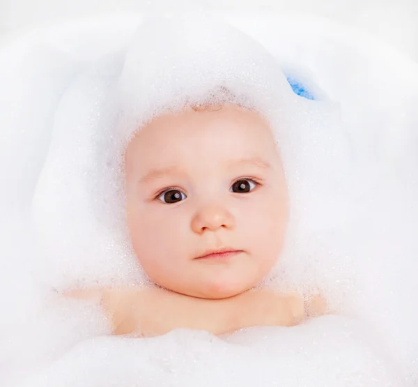 Bebé tomando un baño — Foto de Stock
