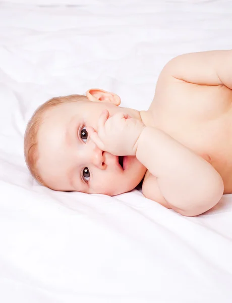 Dítě na posteli — Stock fotografie