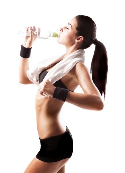 물을 마시는 여자 — 스톡 사진
