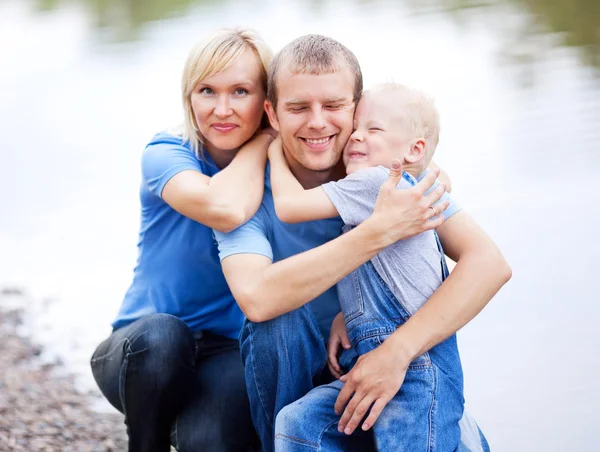 ครอบครัวที่มีความสุข — ภาพถ่ายสต็อก