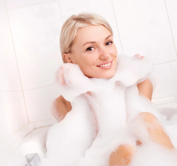 Žena se koupe — Stock fotografie