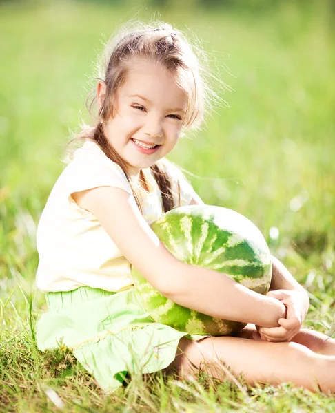 Mädchen mit Wassermelone — Stockfoto