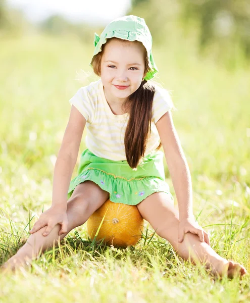 Flicka med melon — Stockfoto