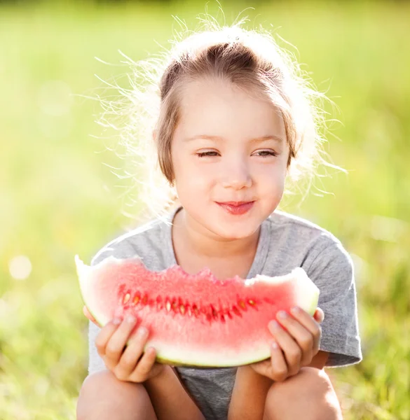 Girl eating watermelon — Stock Photo, Image