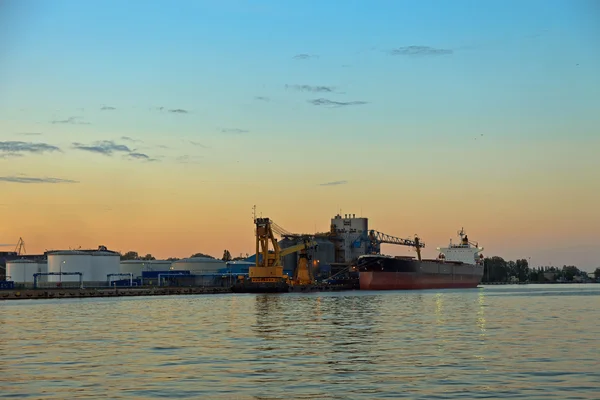 Loading of bulk carrier — Stock Photo, Image