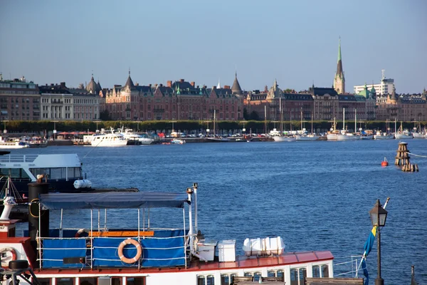 Stockholm, Švédsko v Evropě. loď a architektura — Stock fotografie