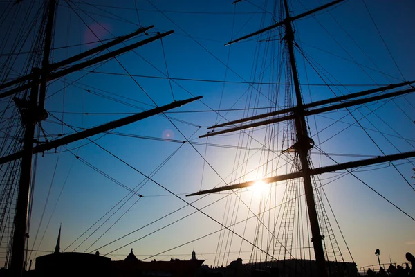 Ship sails silhouette at sunset — Stock Photo, Image