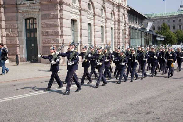 Stockholm, Schweden. Täglicher Wechsel der königlichen Garde. — Stockfoto
