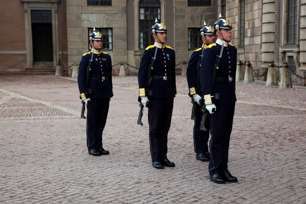 Stoccolma, Svezia. Un cambio giornaliero della guardia reale . — Foto Stock